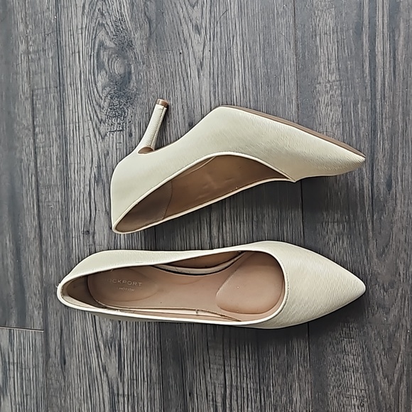 Rockport Total Motion Beige Pointed Toe Heels - Size 6.5 - Picture 3 of 7